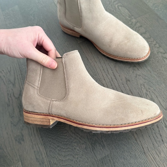Call it Spring Mens Chelsea Shoes/Boots Size 8 Faux Suede Brown/Beige/Chestnut - Picture 2 of 5